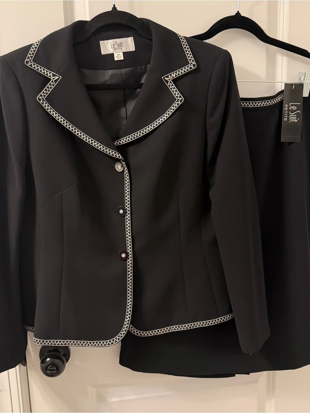 NWOT $240 LE SUIT Women's 12P Blazer Jacket Skirt Suit Set with Contrast Trim